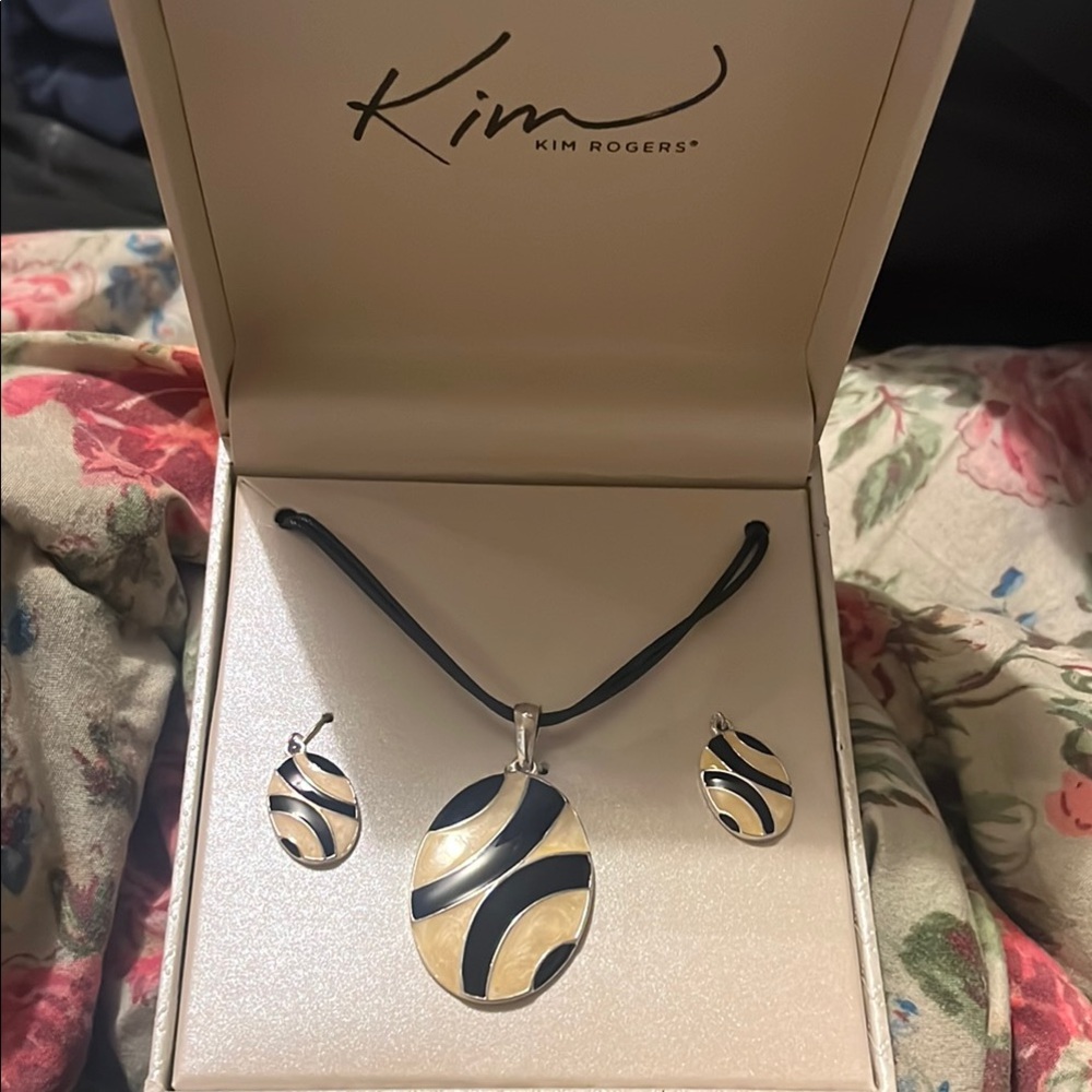 Kim Rogers Black and Cream Necklace & earrings